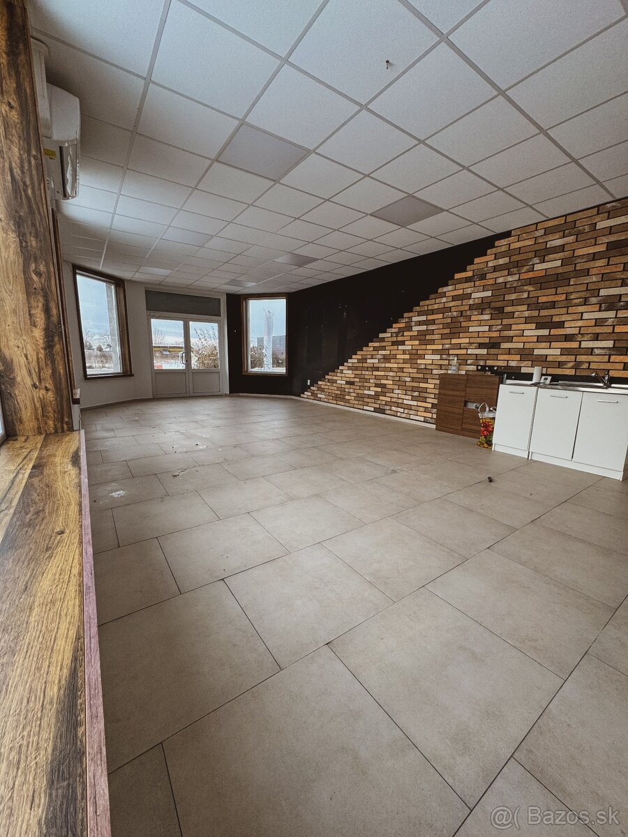 Obchodný priestor v Palárikove - 70 m2 - 4