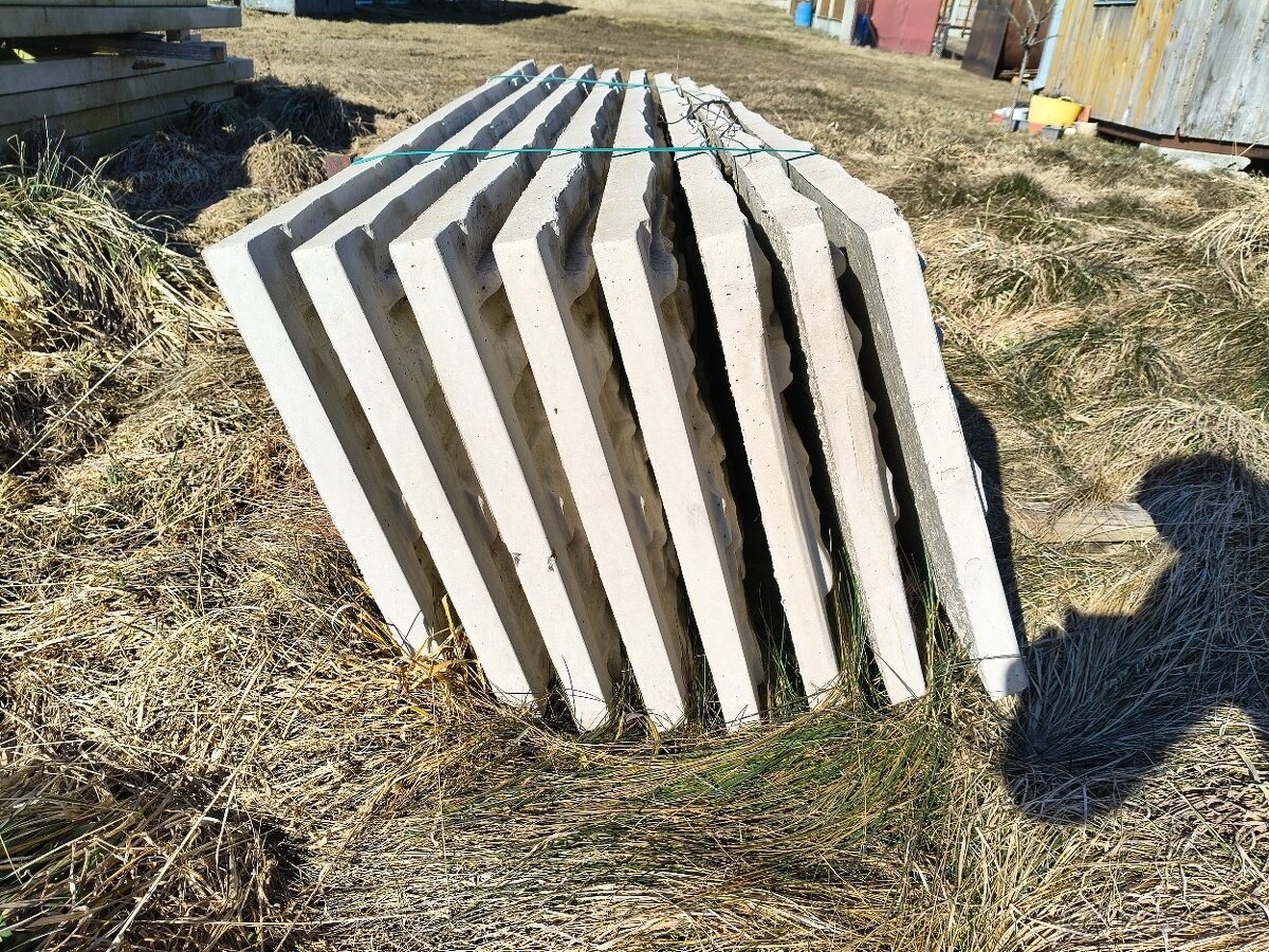 Betónový plot so stĺpikmi - 4