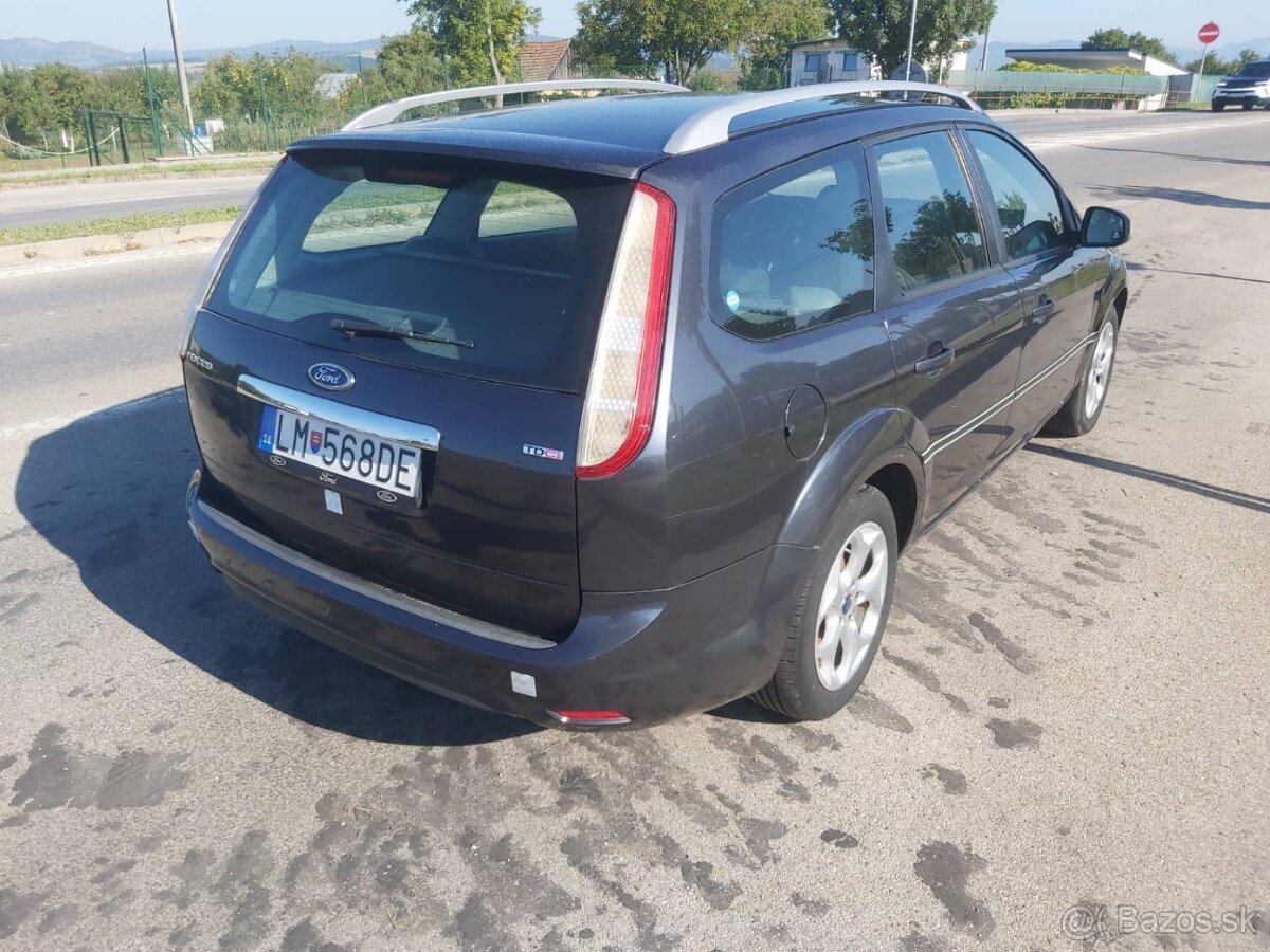 Ford Focus Kombi 1.6 TDCi Duratorq DPF Titanium - 4