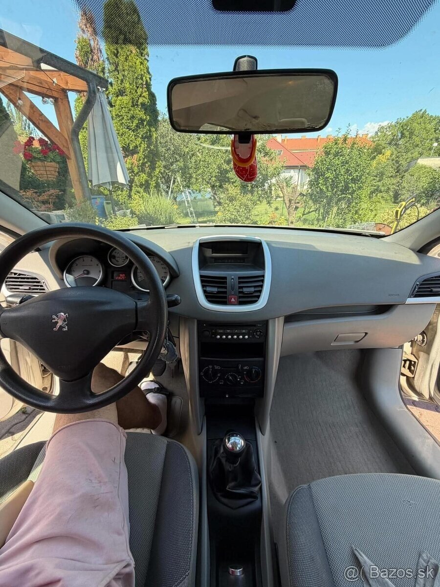 Peugeot 207 1.4 16V Trendy Globe - 4