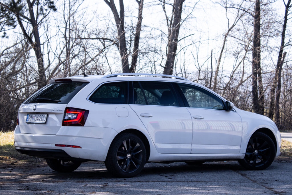 Škoda Octavia Combi 1.6 TDI DSG Style - 4
