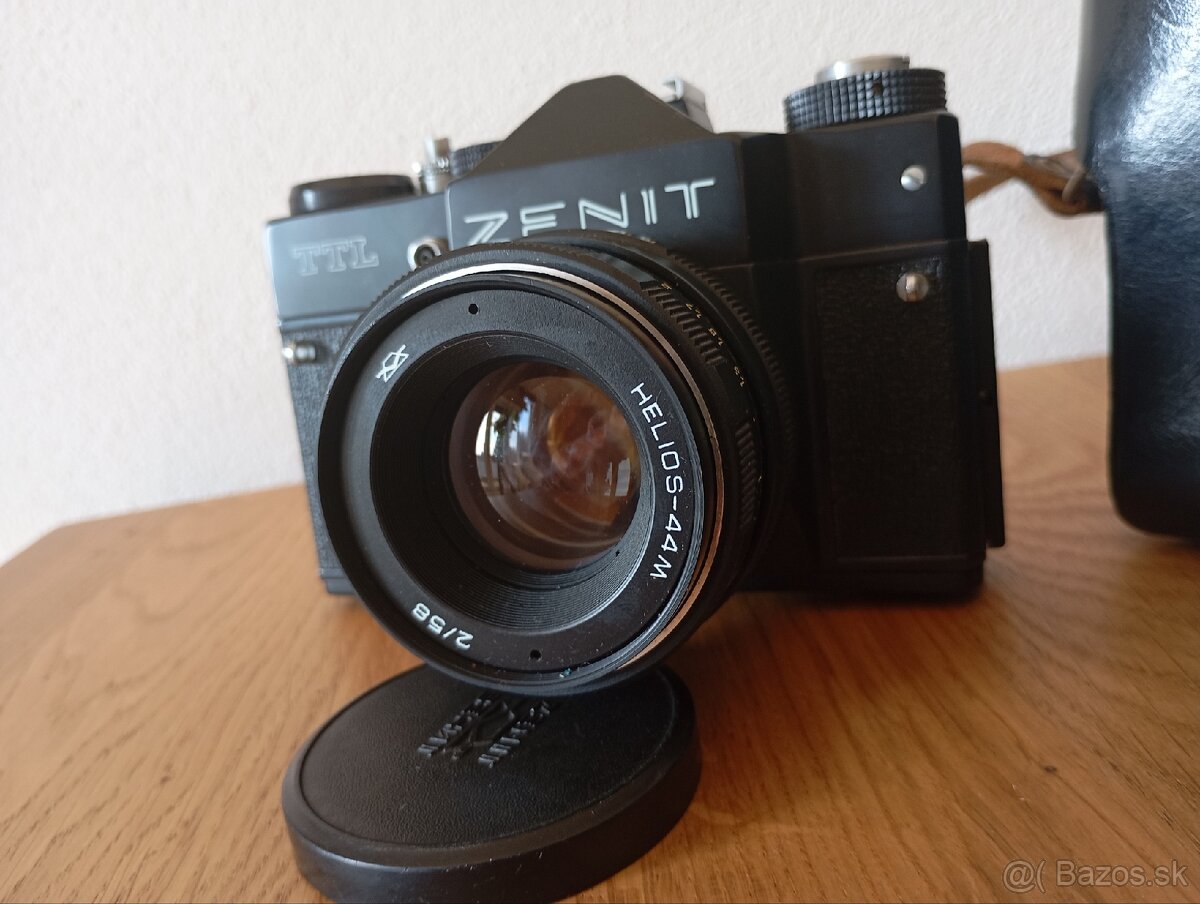 fotoaparát Zenit TTL s objektívom Helios. - 4