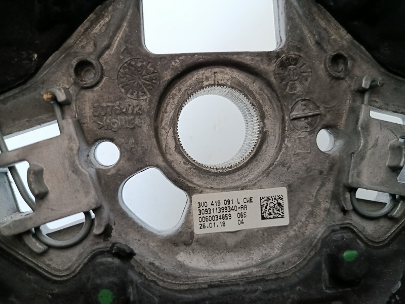 volant superb3 octavia3 3v0419091L 150€ - 4