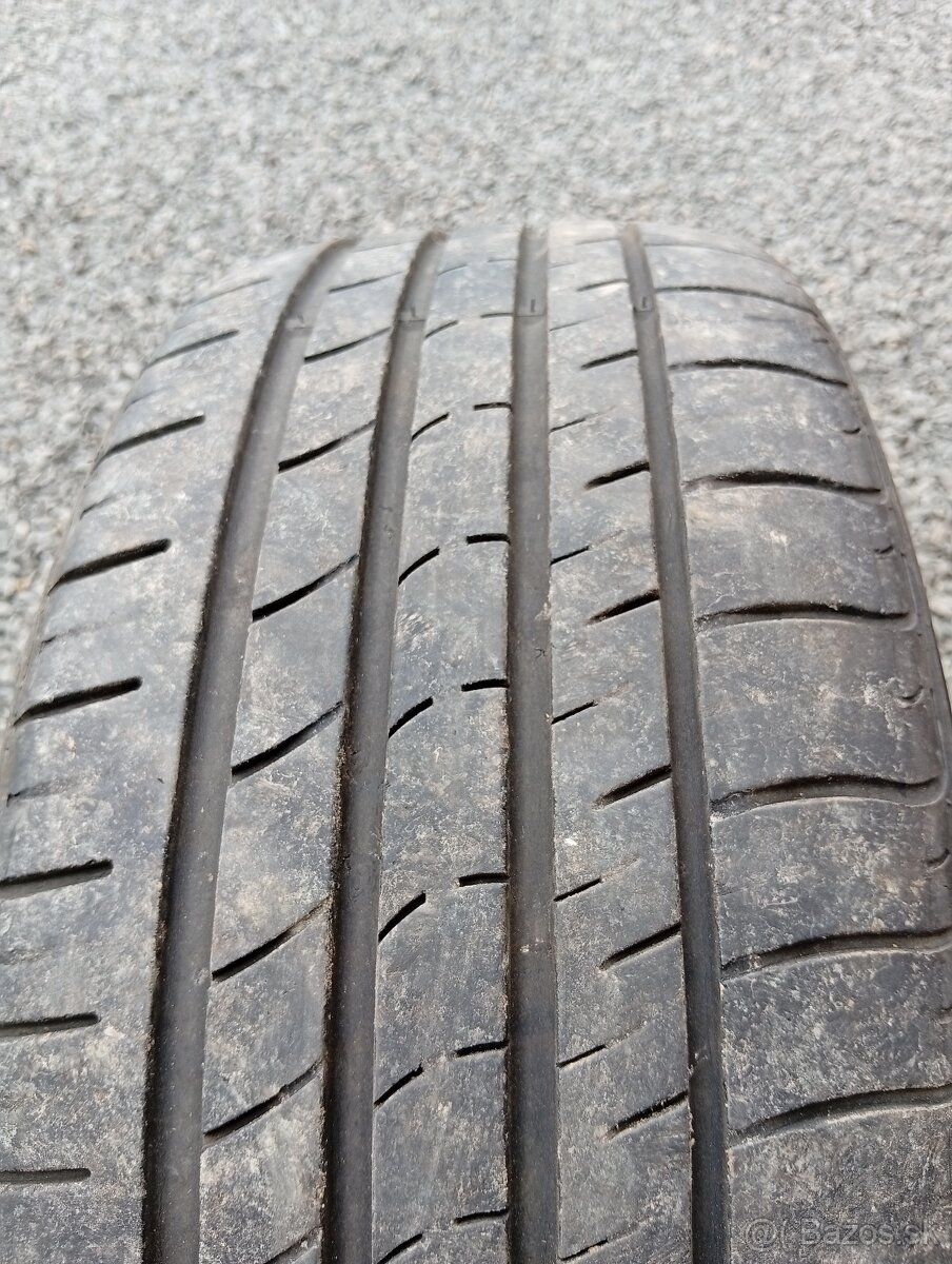 225/50R18 - 4