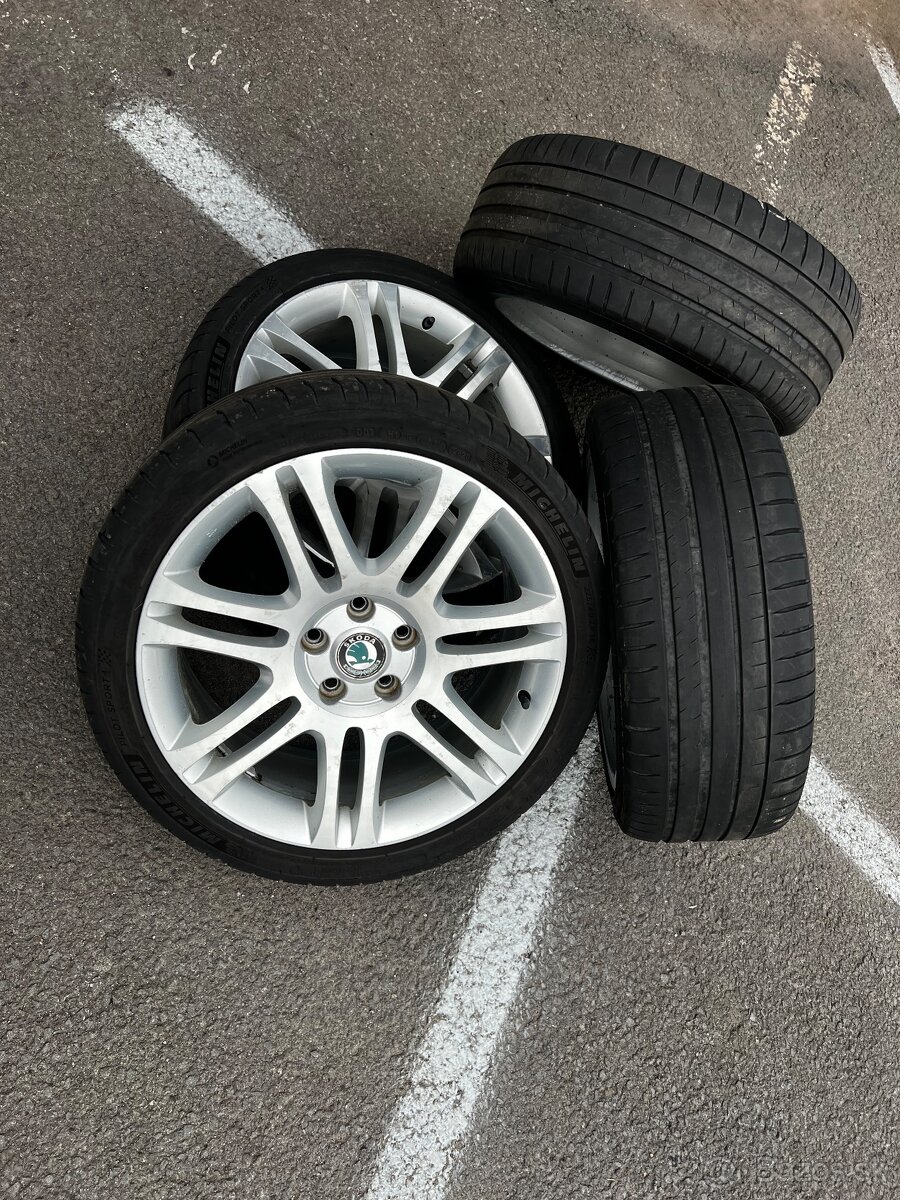 5x112 r18 225/40r18 - 4