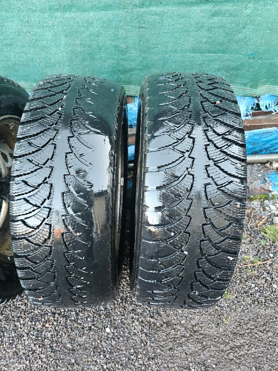 Mitsubishi kolesá 215/60 R16 - 4