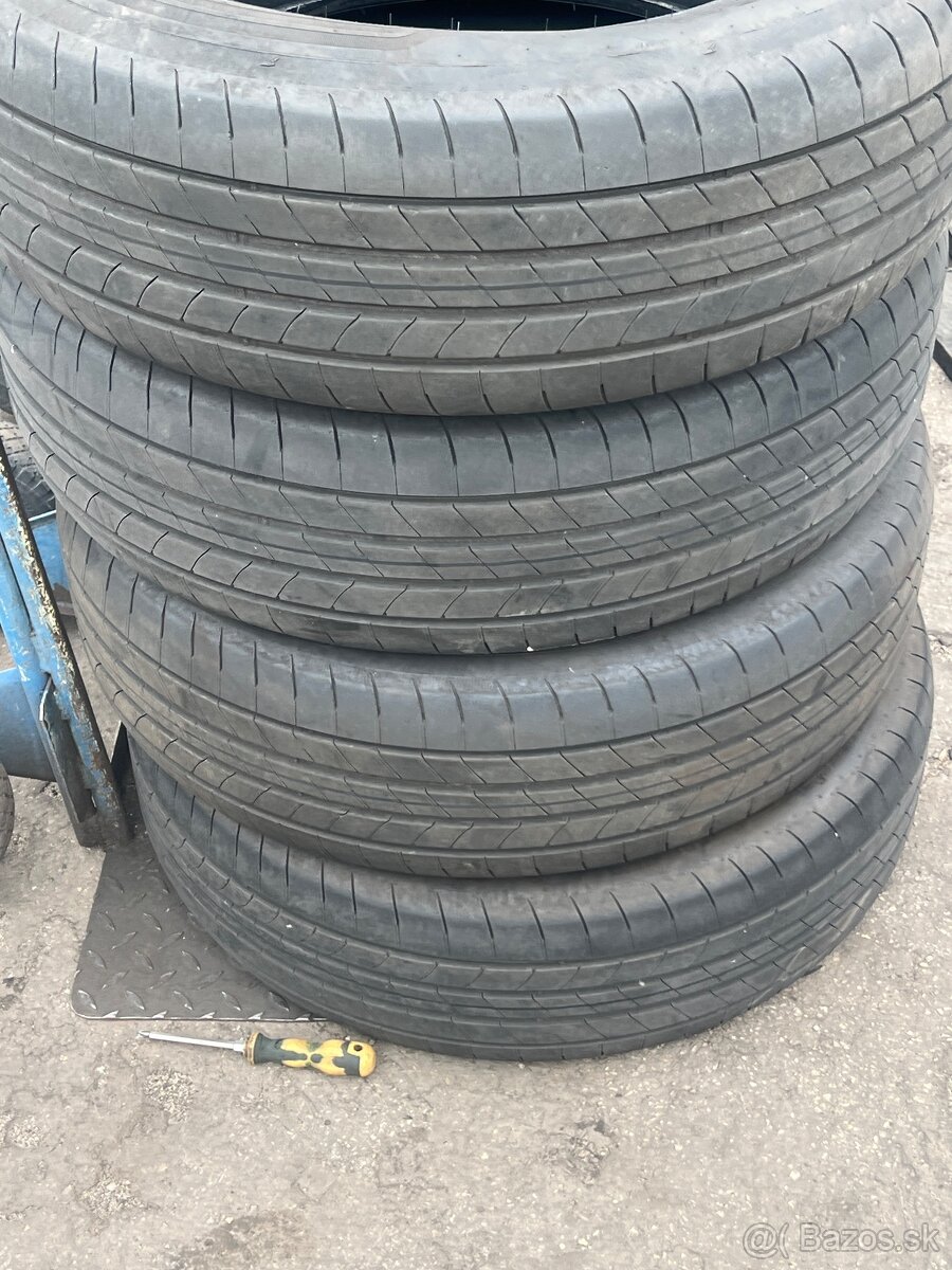 Predám letne pneu 235/65/18 - 4