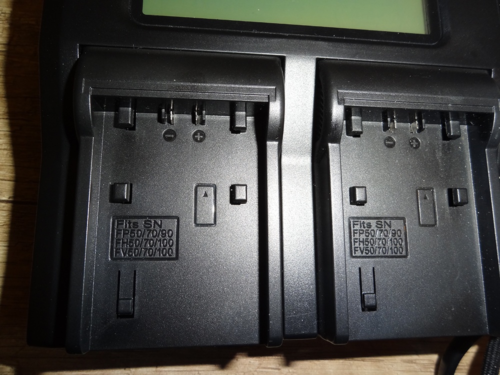 Ponúkam dvojitú nabíjačku batérii sony NP-FP/FH/FV - 4