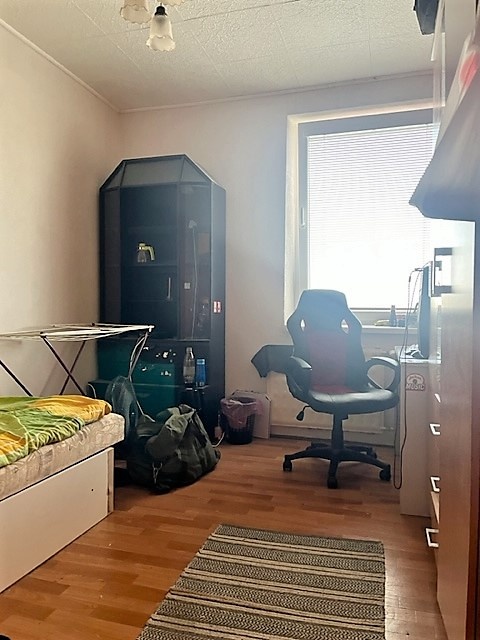 Slnečný 3 izbový byt v centre, ulica Okružná, Levice - 4