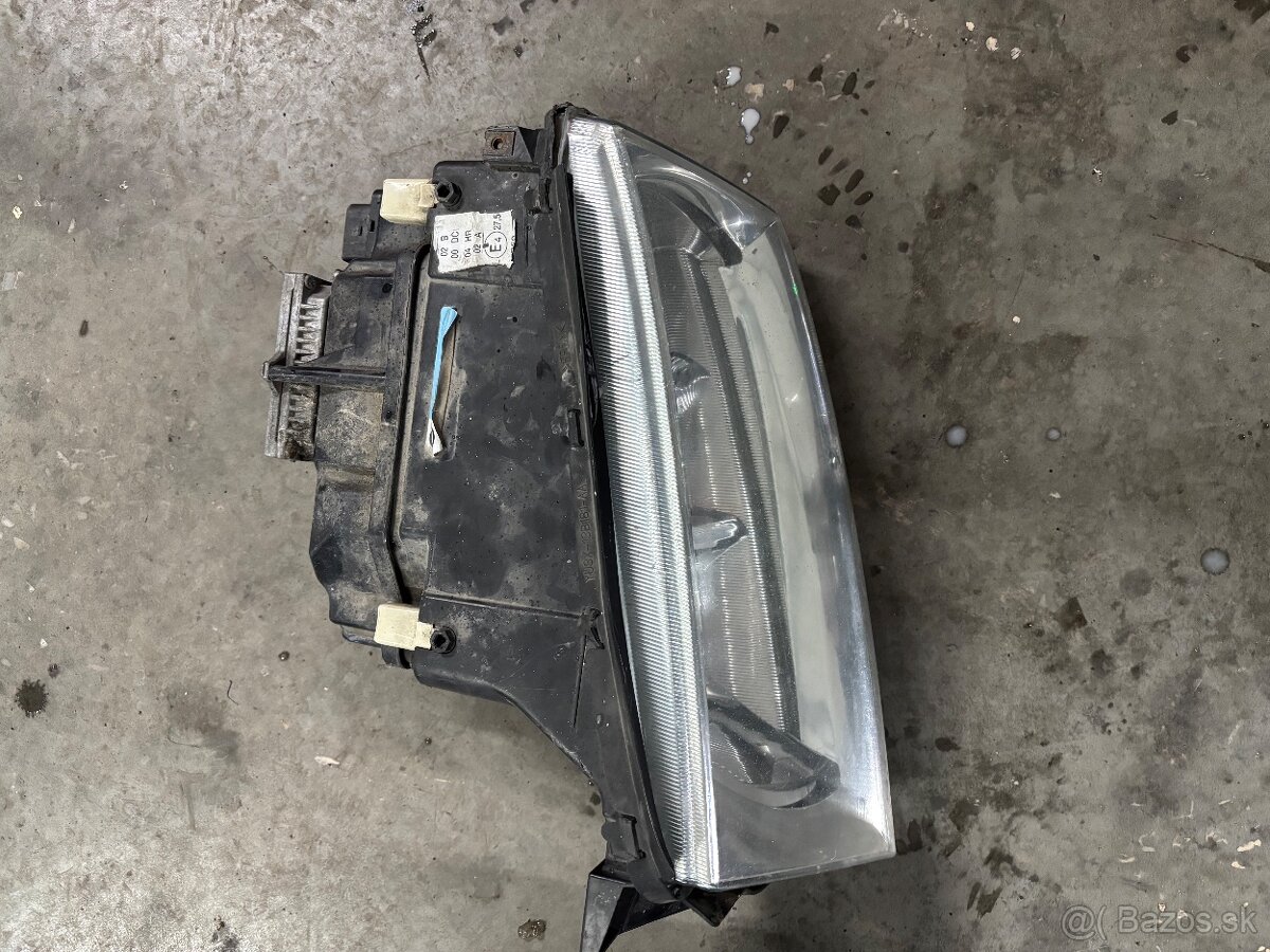 Xenony Octavia 1 - 4