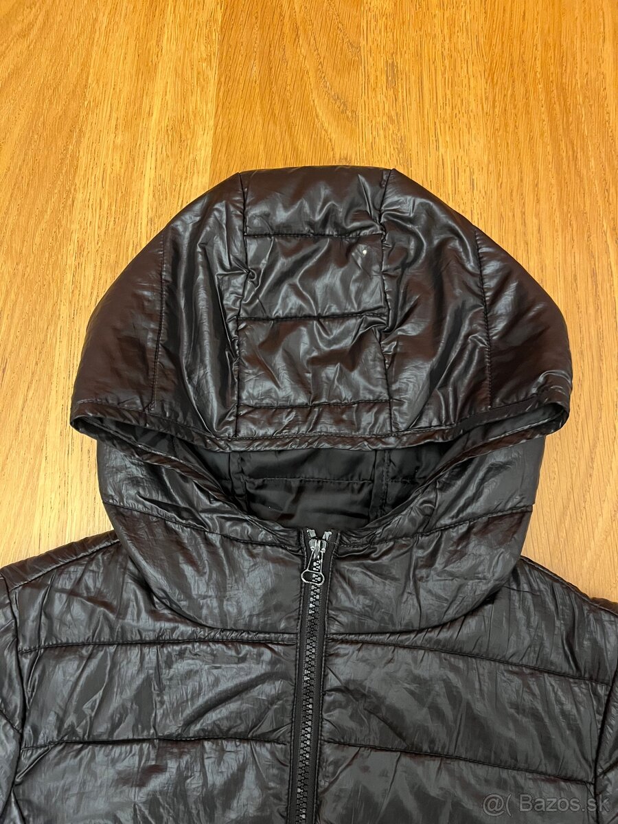 Ľahká bunda s kapucňou. - 4