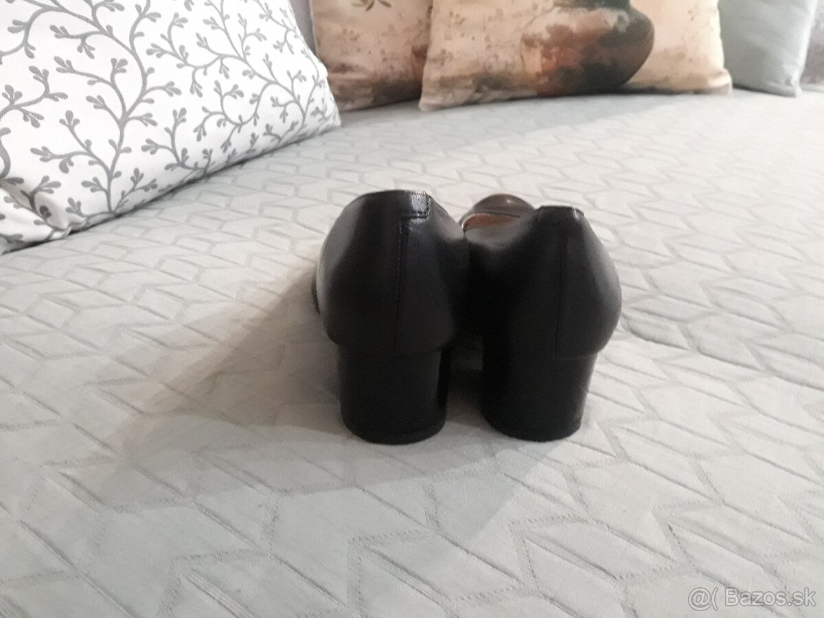 Predám dámske poltopánky č. 37 - 4