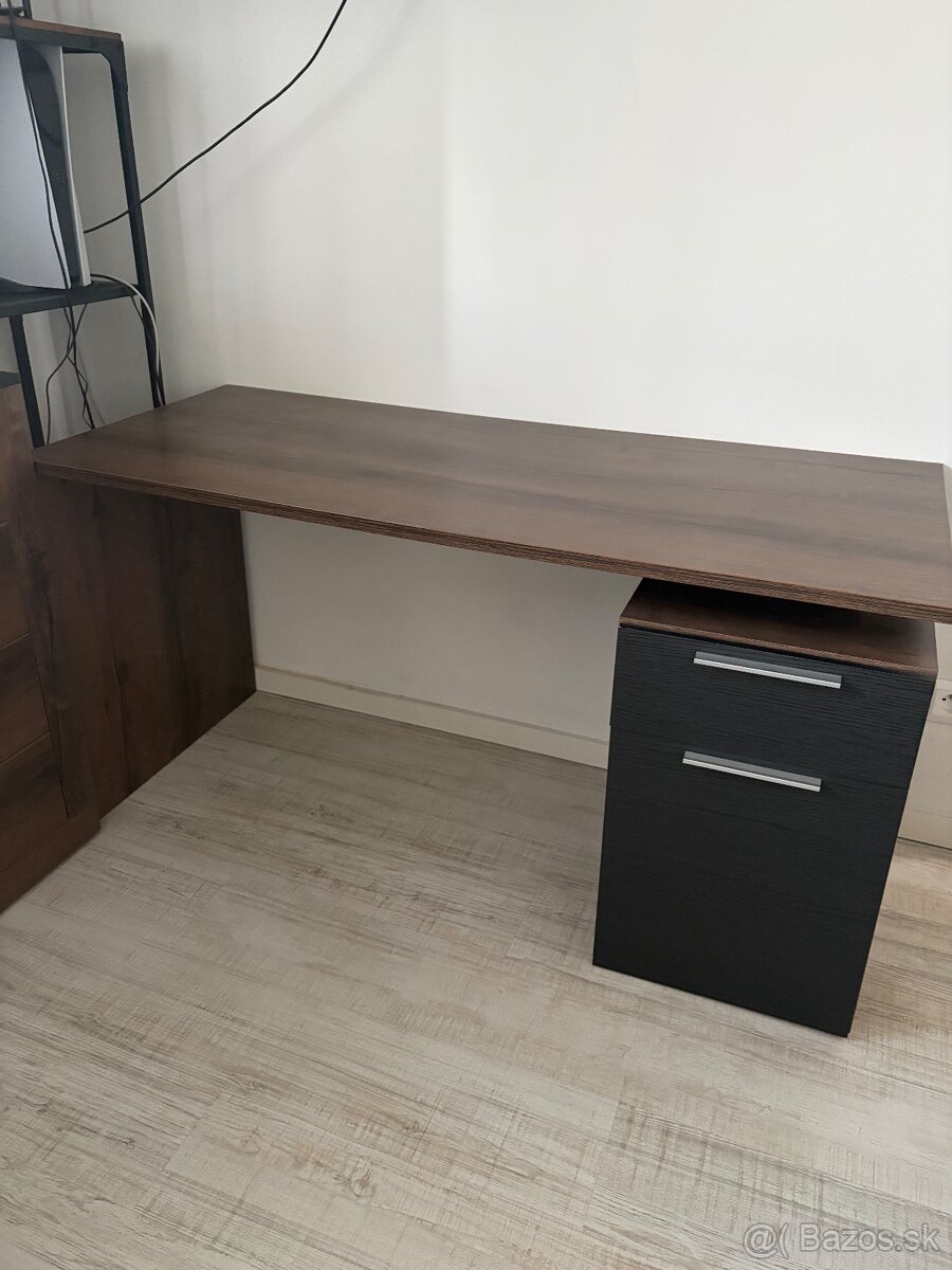 Pisaci / pracovny stol - 4