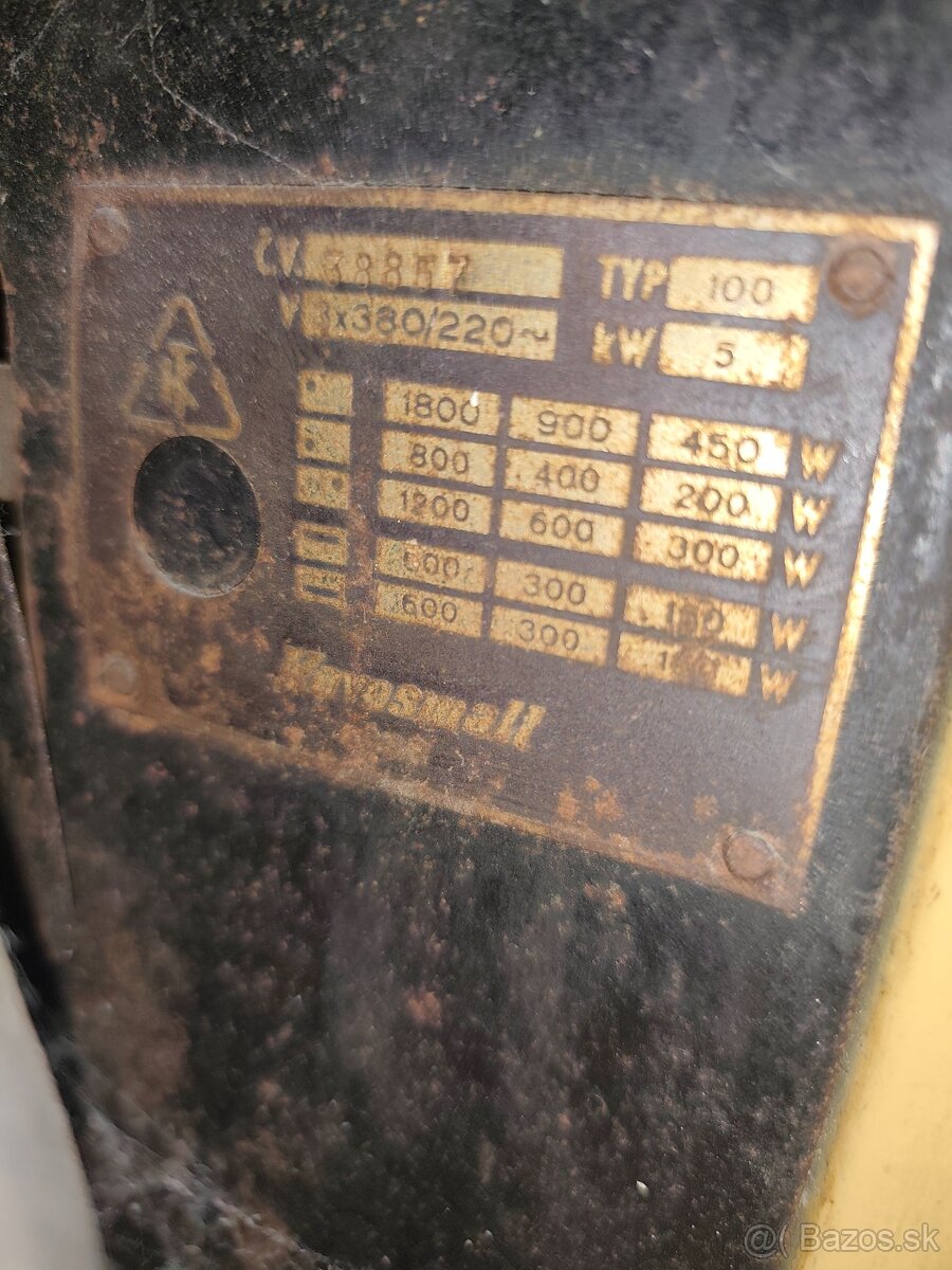 Sporák trojplatňový s rúrou na pečenie. - 4