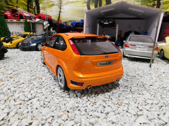 model auta Ford Focus ST Mk2 Otto mobile 1:18 - 4