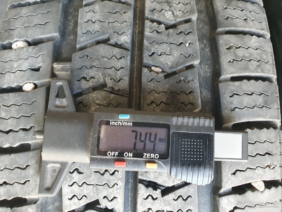 215/65R16C NEXEN - 4