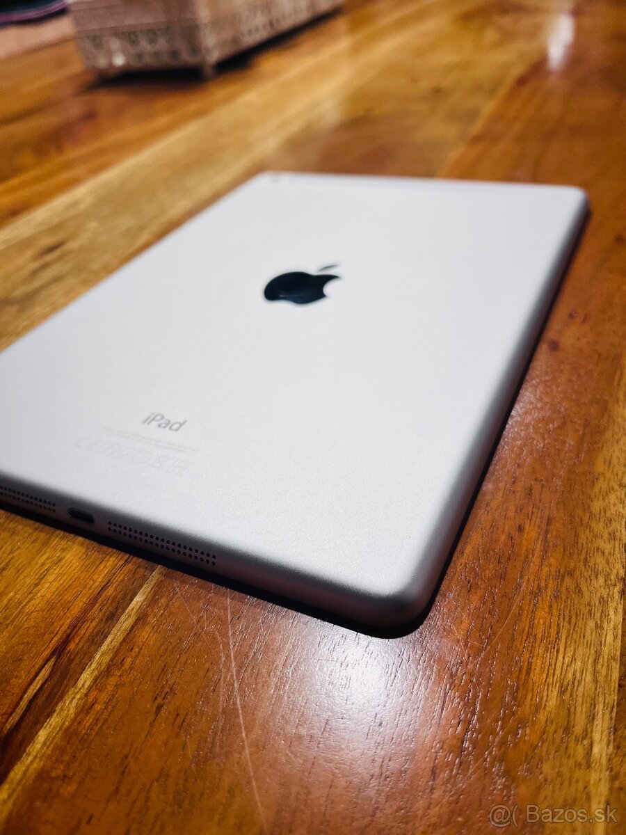 Predám iPad Air - 4