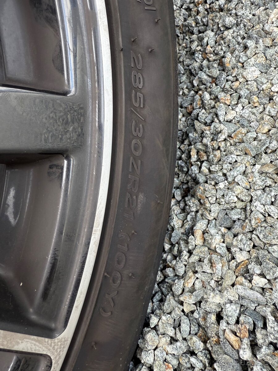 Hankook Ventus S1 evo3 285/30 r21 - 4