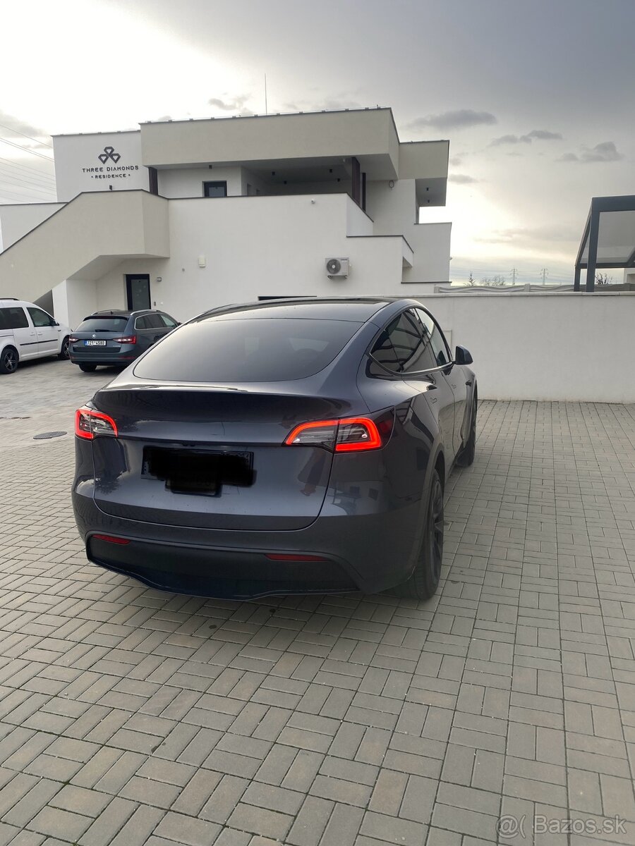 Tesla model Y Long Range AWD len 58 tis. km - 4