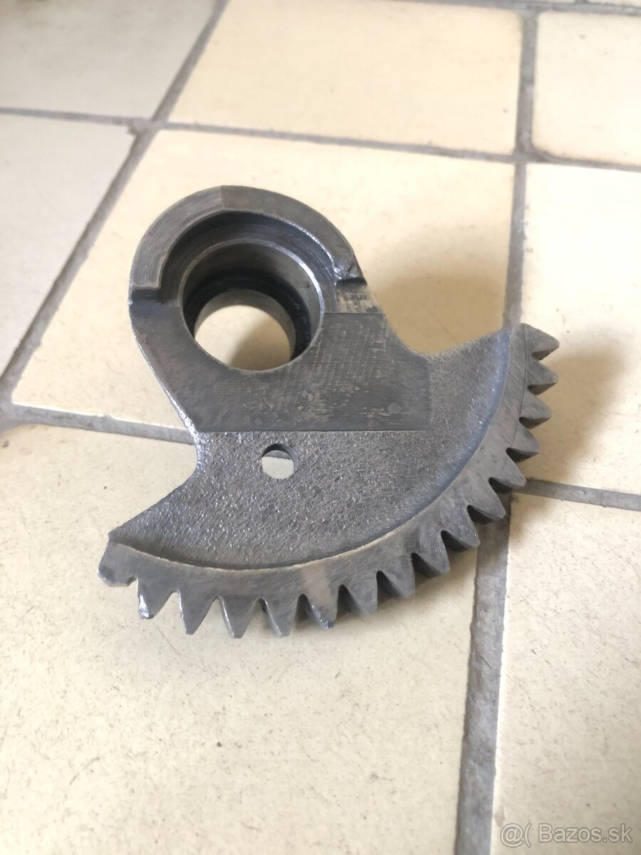 Predám náhradné diely z motora jawa 350 / 623 alebo 624 - 4