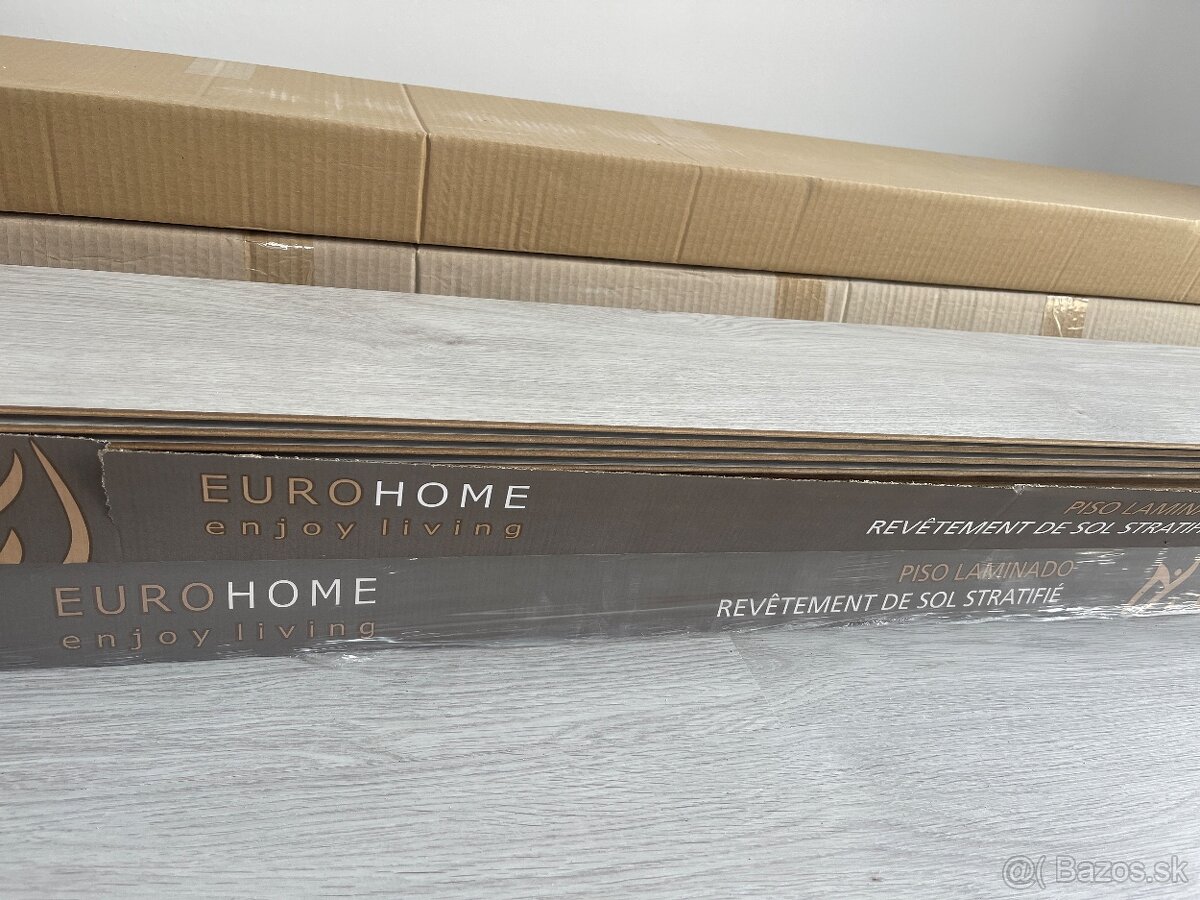 Laminatová podlaha a lišty - 4