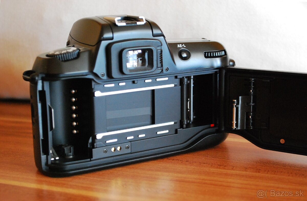 Nikon F60 s dátumovou stenou - 4