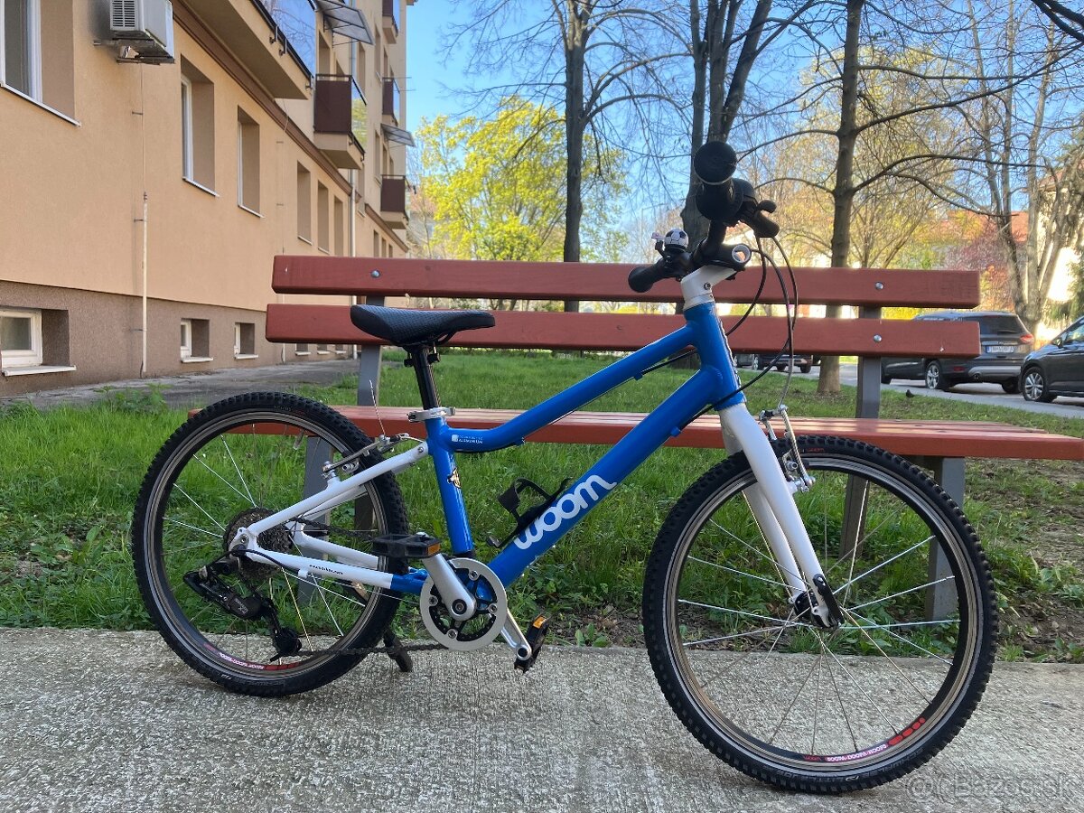 predám modrý bicykel WOOM 4 - 4
