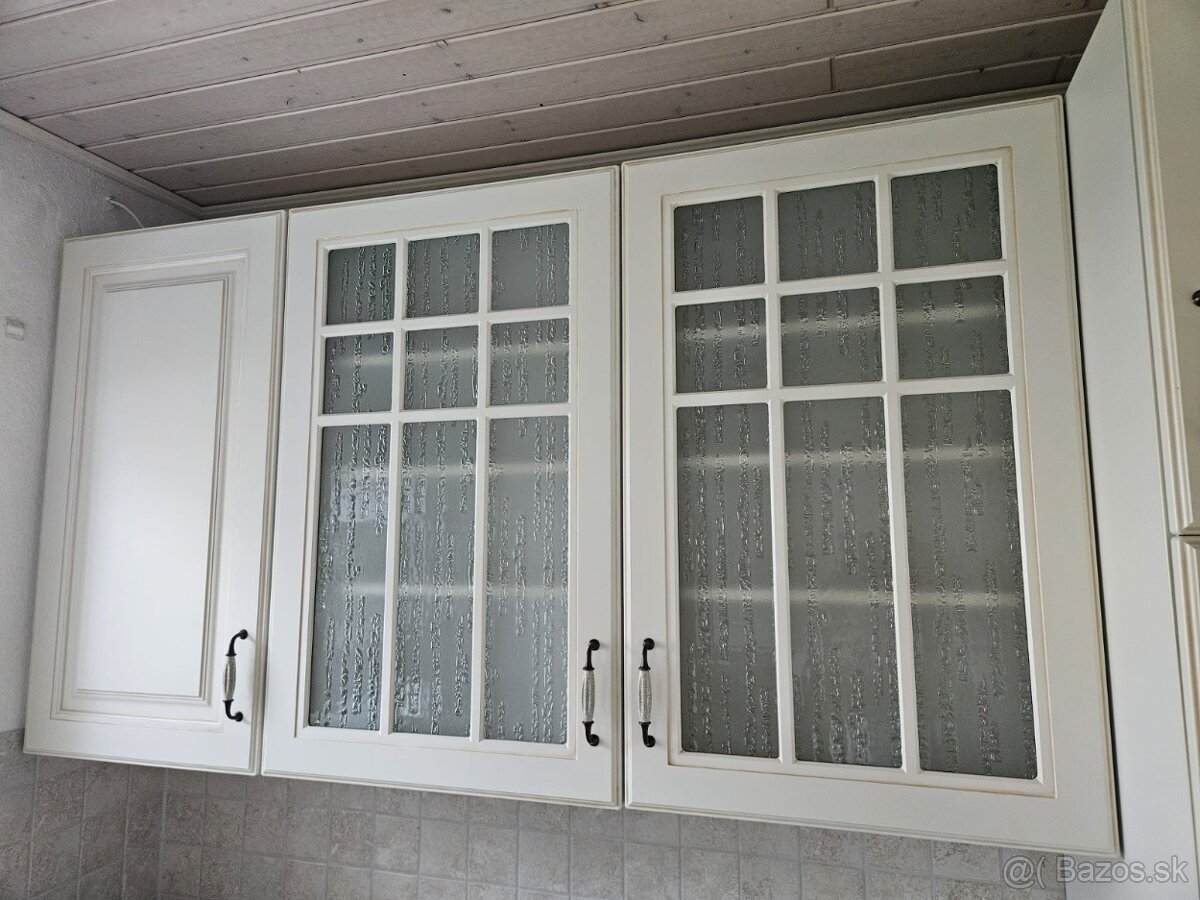 Moderná kuchynská linka so spotrebičmi - 4