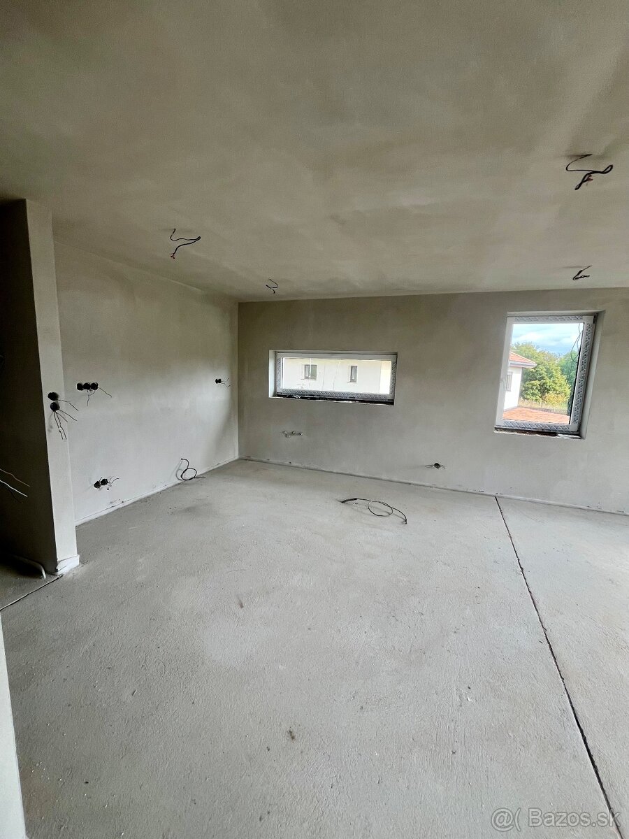 Moderný rodinný dom pod lesom Nitrianske Hrnčiarovce - 4