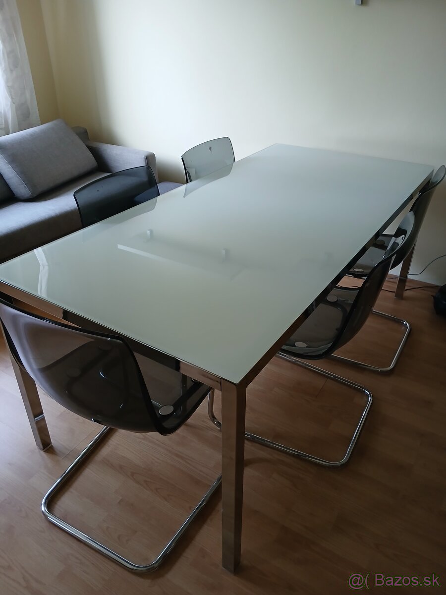 Jedálenský stol - 4