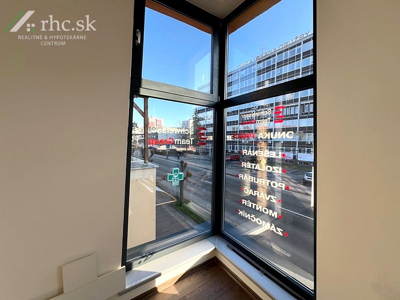 PRENÁJOM PRESKLENÉ PRIESTORY OPROTI MSÚ - SOV. HRDINOV - 4