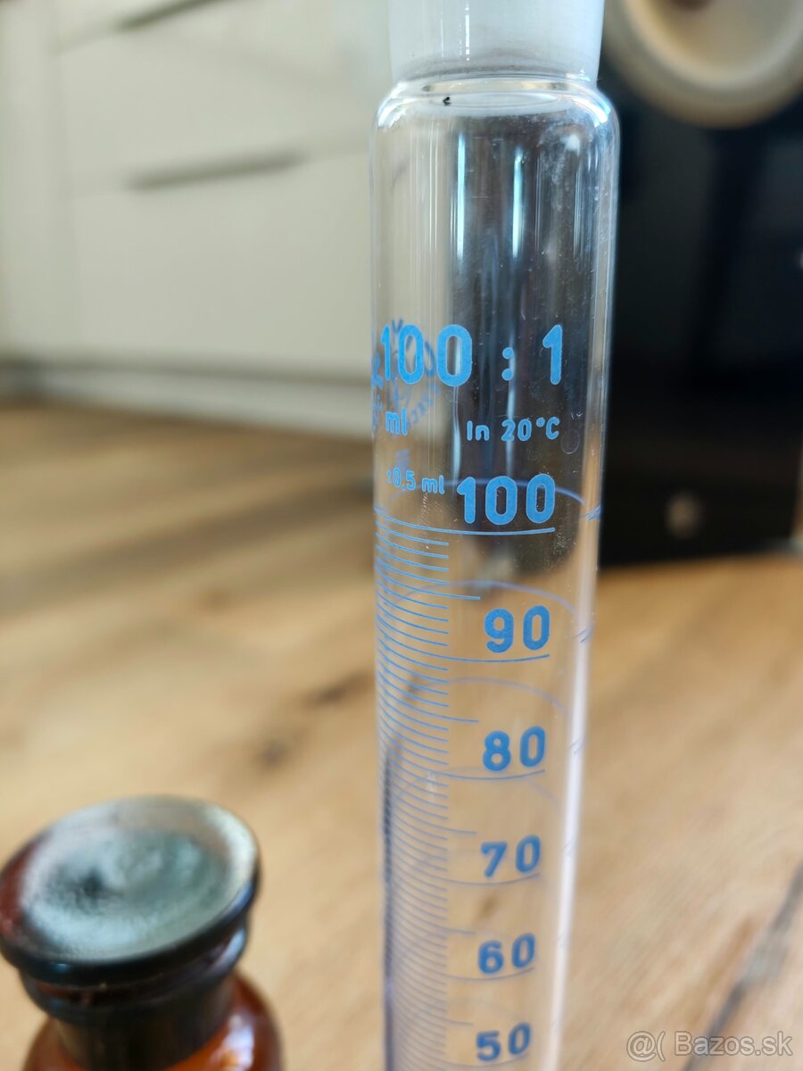 Laboratorne sklo a odmerky - 4