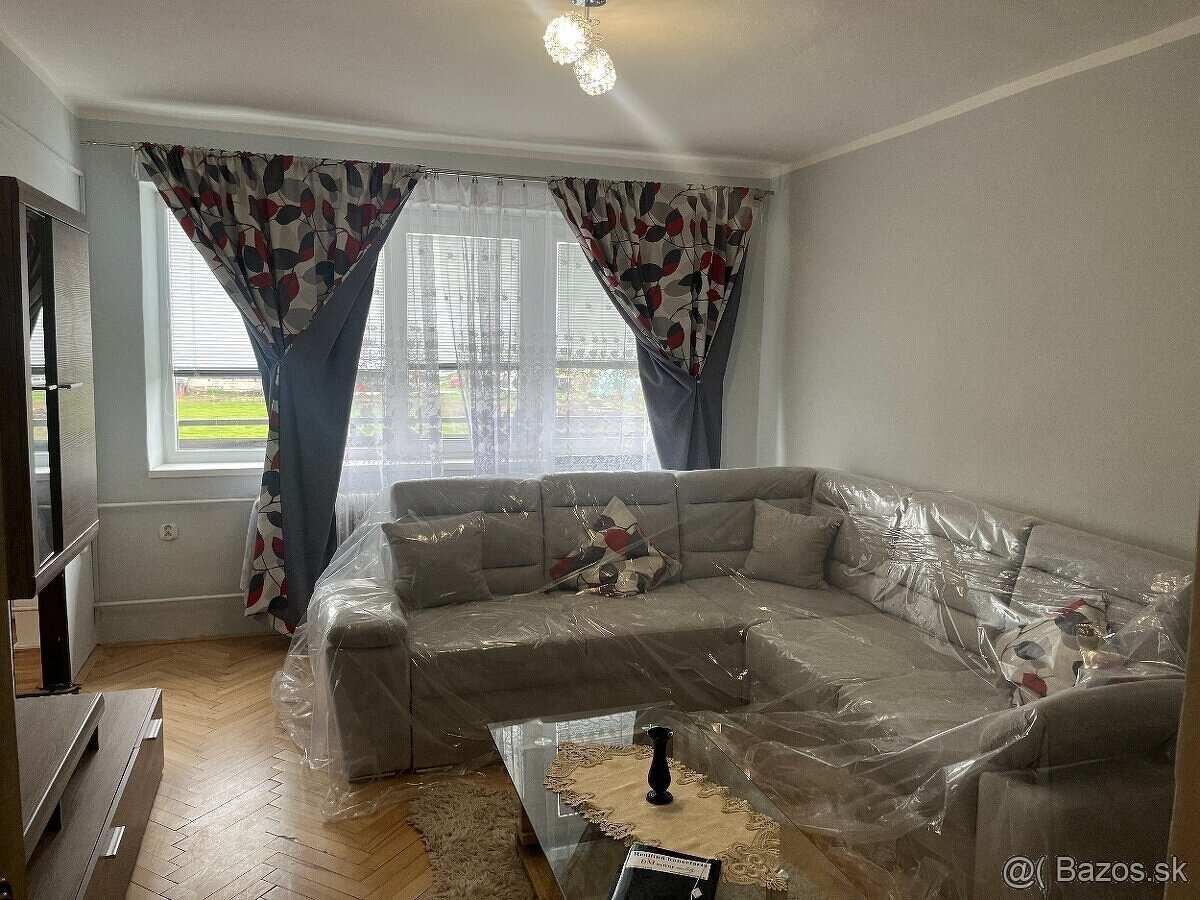 🌿 Priestranný trojizbový byt s balkónom na tichej ulici - 4