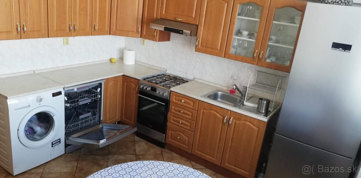 2 izbovy byt Bratislava-Nove mesto s 2 samostatnymi spalnami - 4