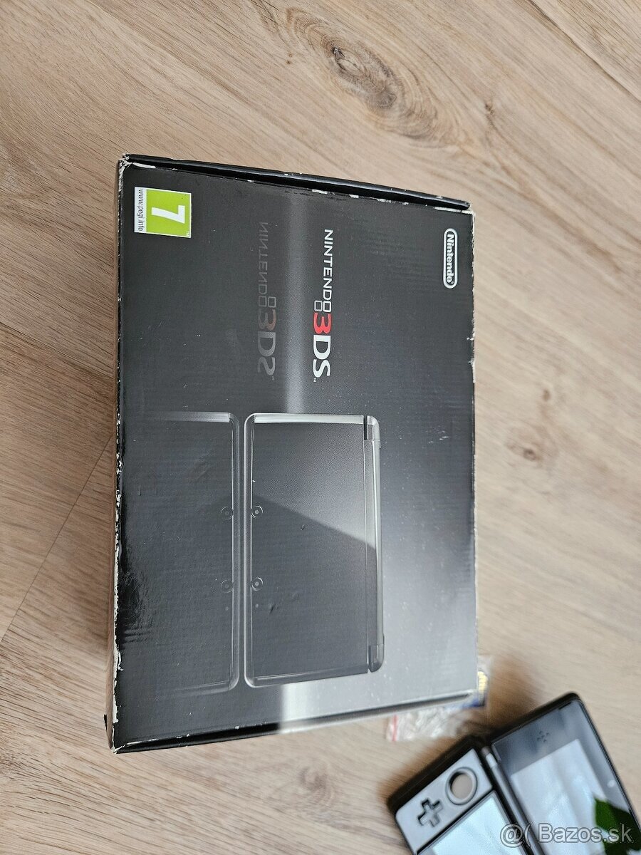 Nintendo 3DS box - 4