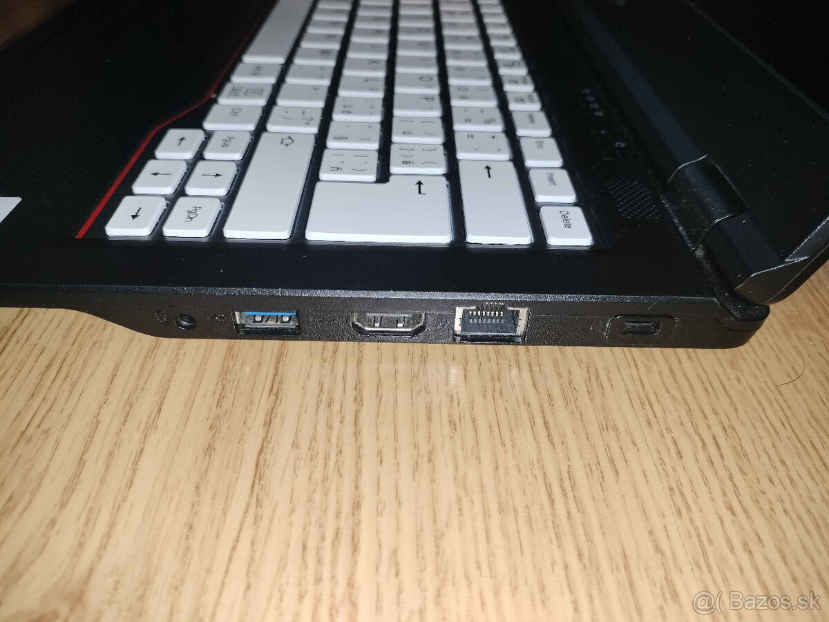 Fujitsu Lifebook E5411 - 4