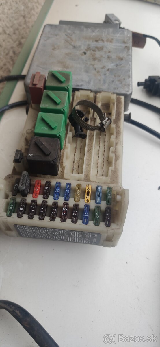 Mondeo MK 2 jednotky, motorček stieračov - 4