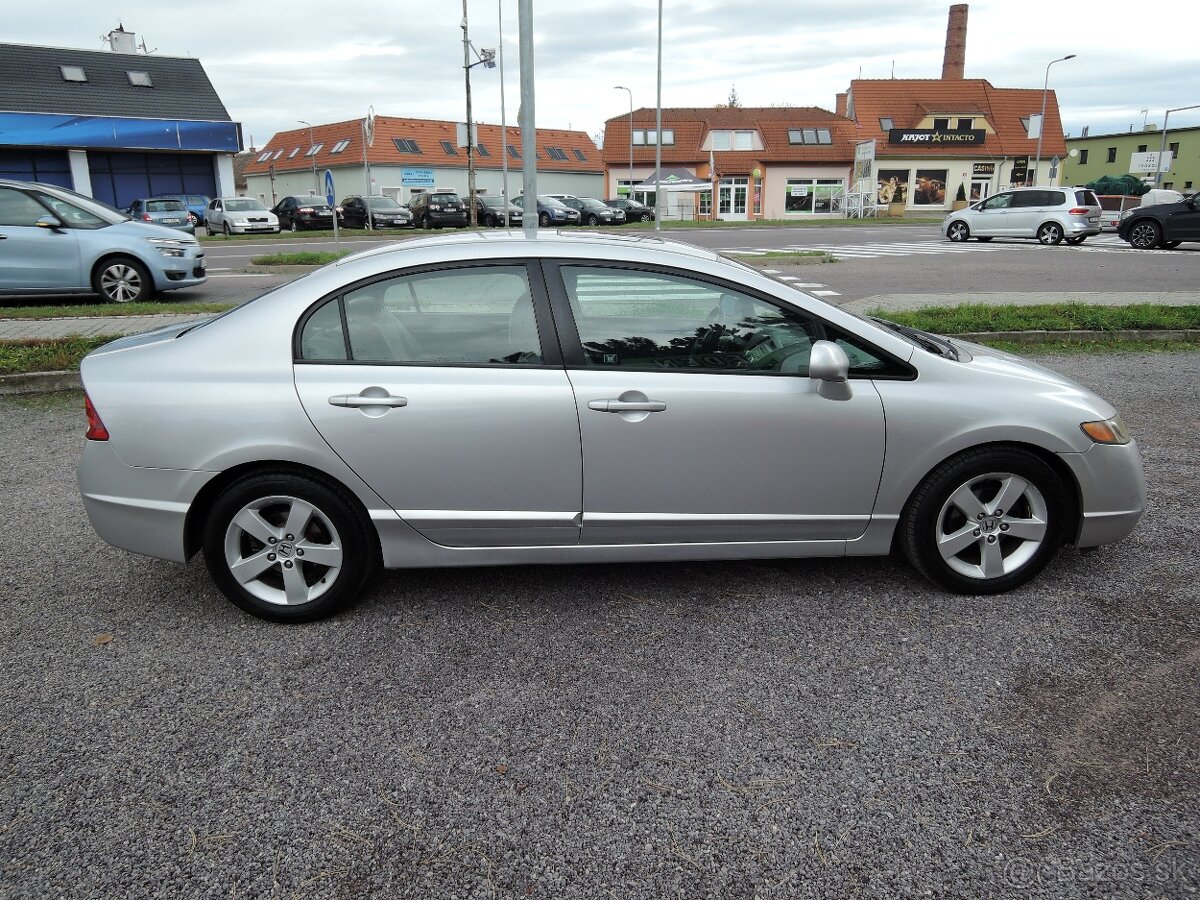 Honda Civic sedan 1,8 i-VTEC Aut. Šíbr 2006 - 4