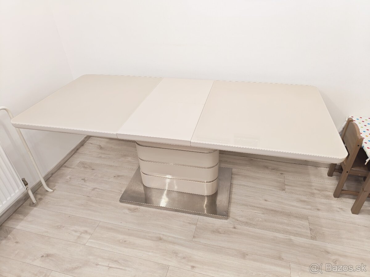 Jedálenský stôl - 4