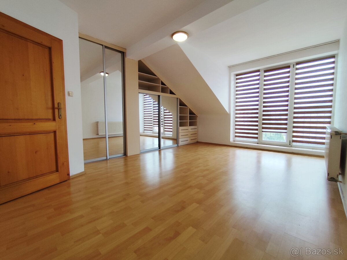 Unikátny 4-izbový byt v centre Čadce - 4