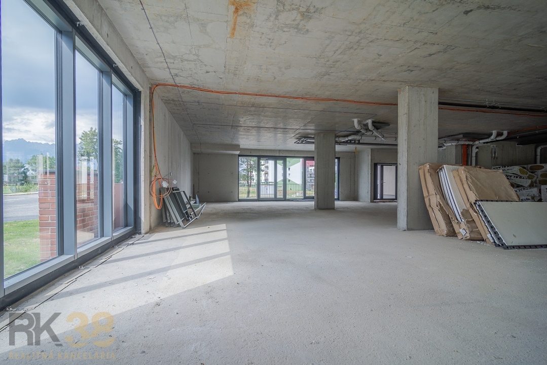 Na predaj – priestranné obchodné priestory - 4