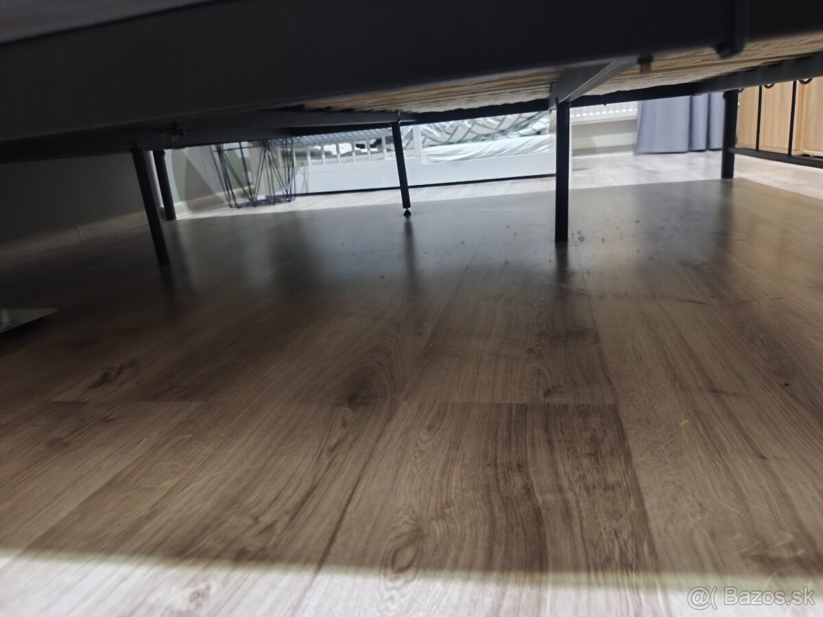 Kovová manželská posteľ - 4