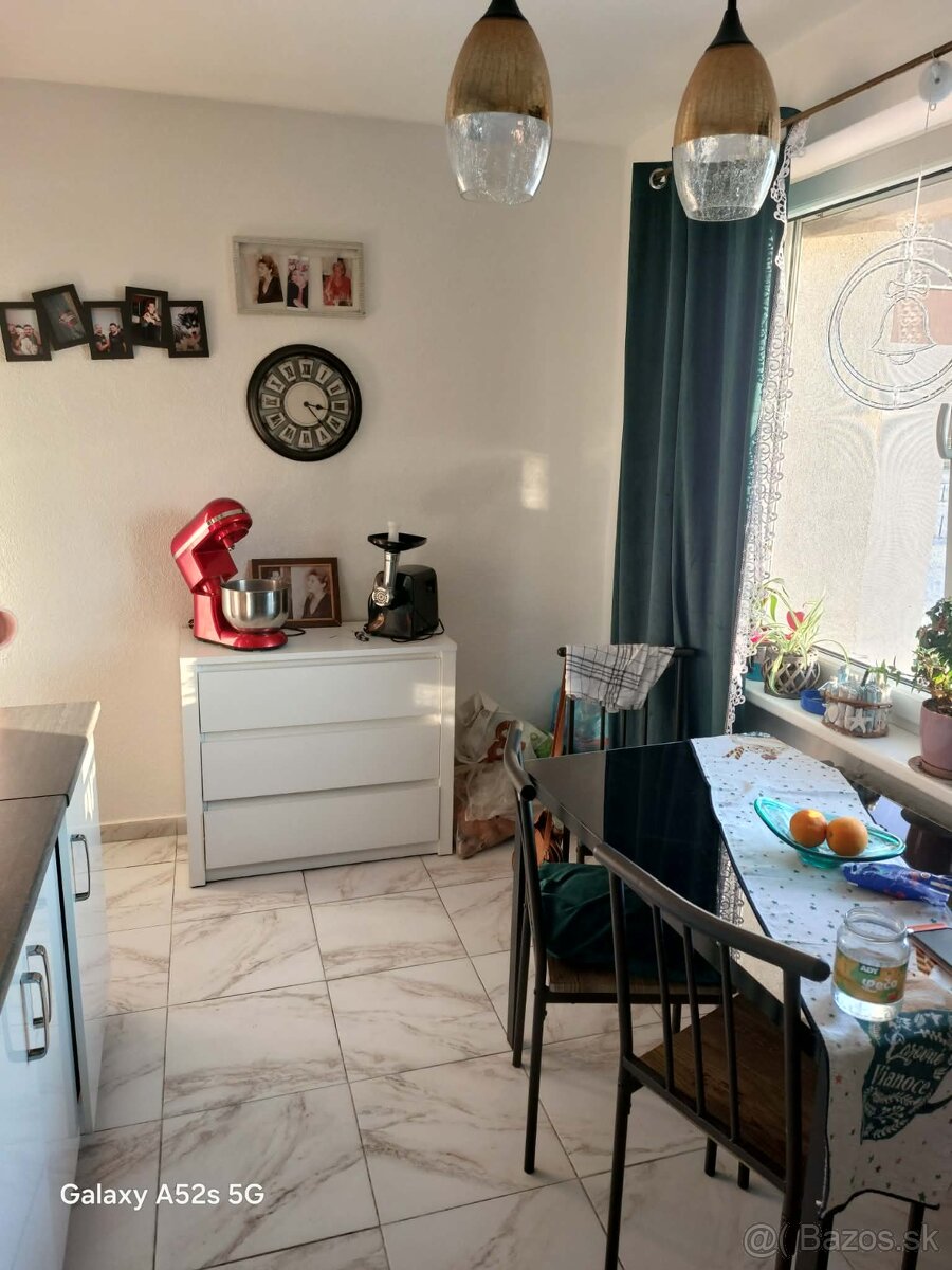 priestranný 2-izbový byt - 4