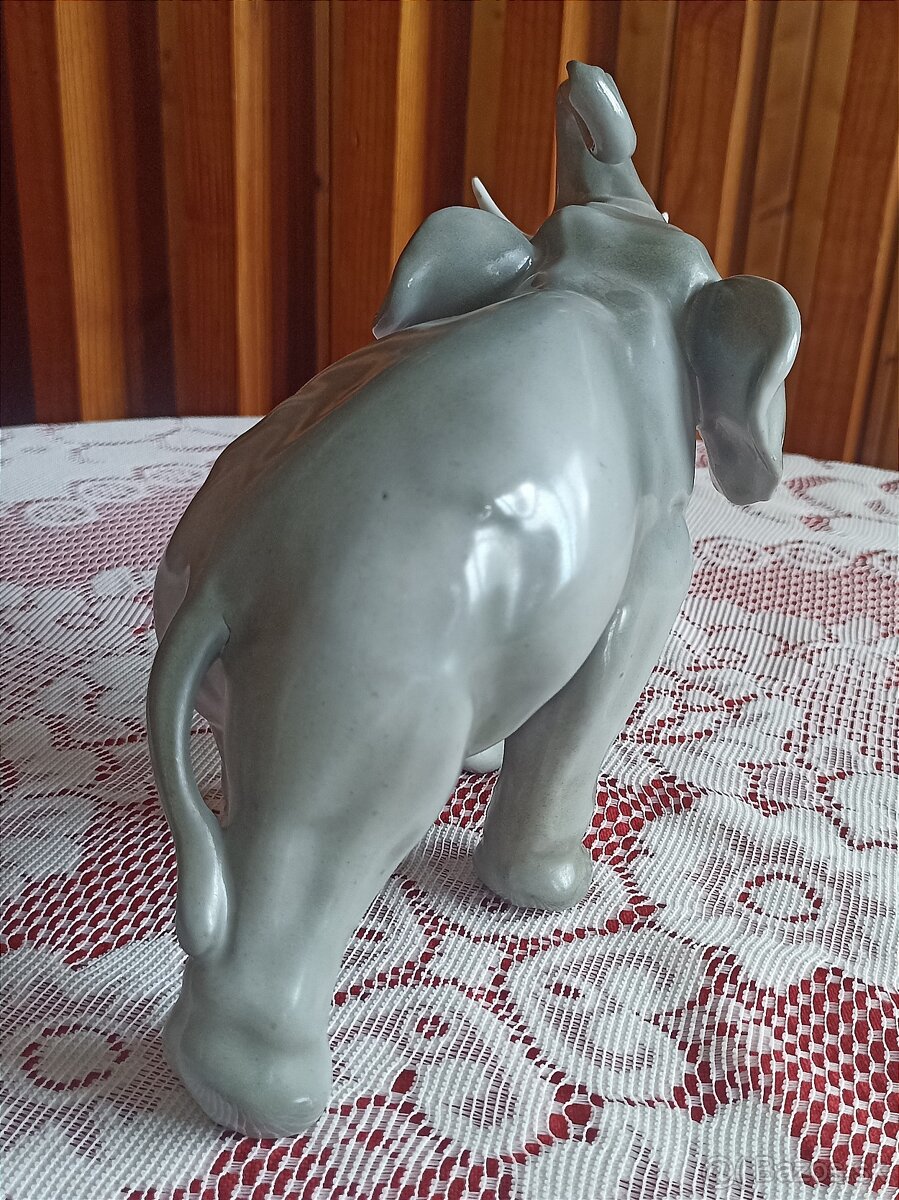 Slon - royal dux - 4