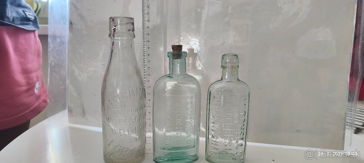 Staré reliéfne fľaše – lekárenské a pivné, 19./20. storočie - 4