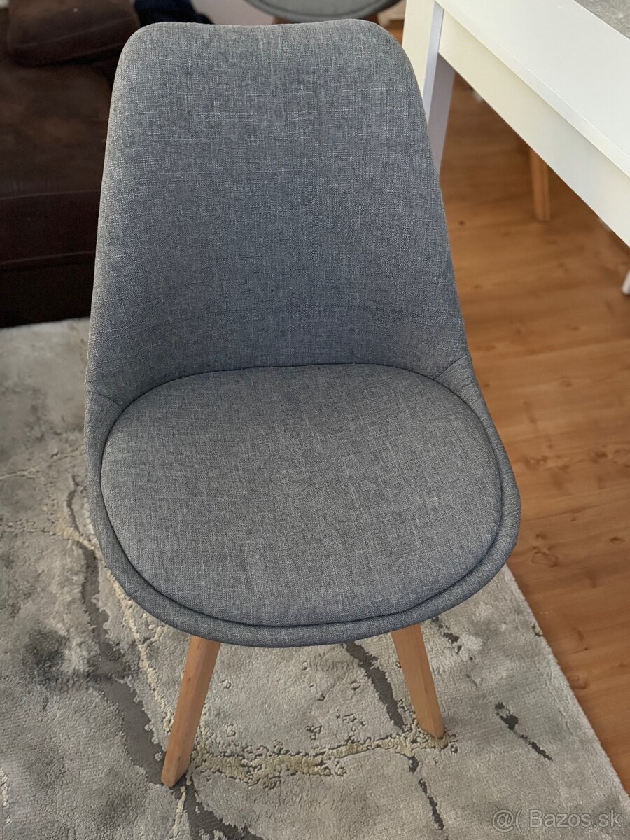 Stôl so 4stolickami - 4