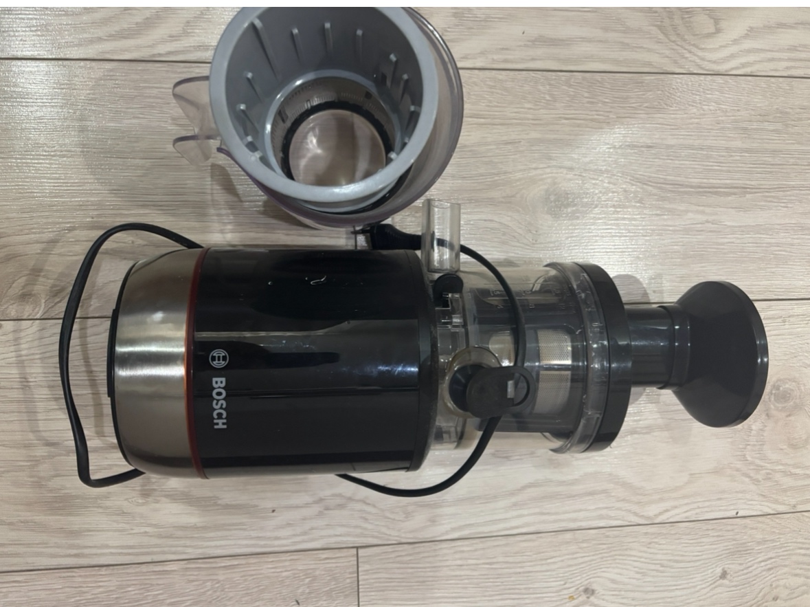 Odšťavovač Bosch MESM731M čierny - 4