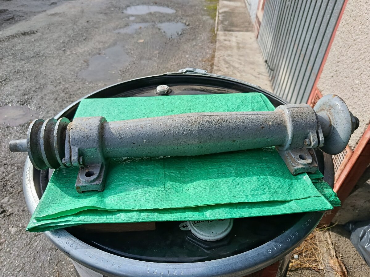 Hriadeľ, oska na cirkular, štiepačku. - 4