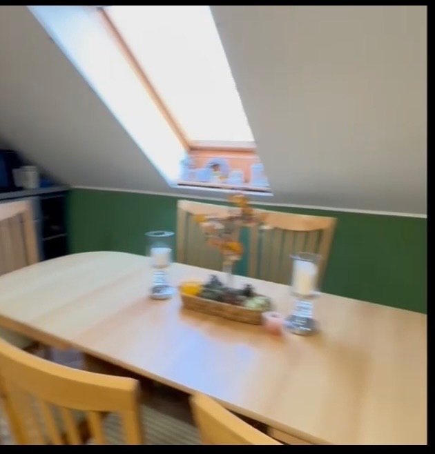 Stoličky a rozťahovaci stol - 4