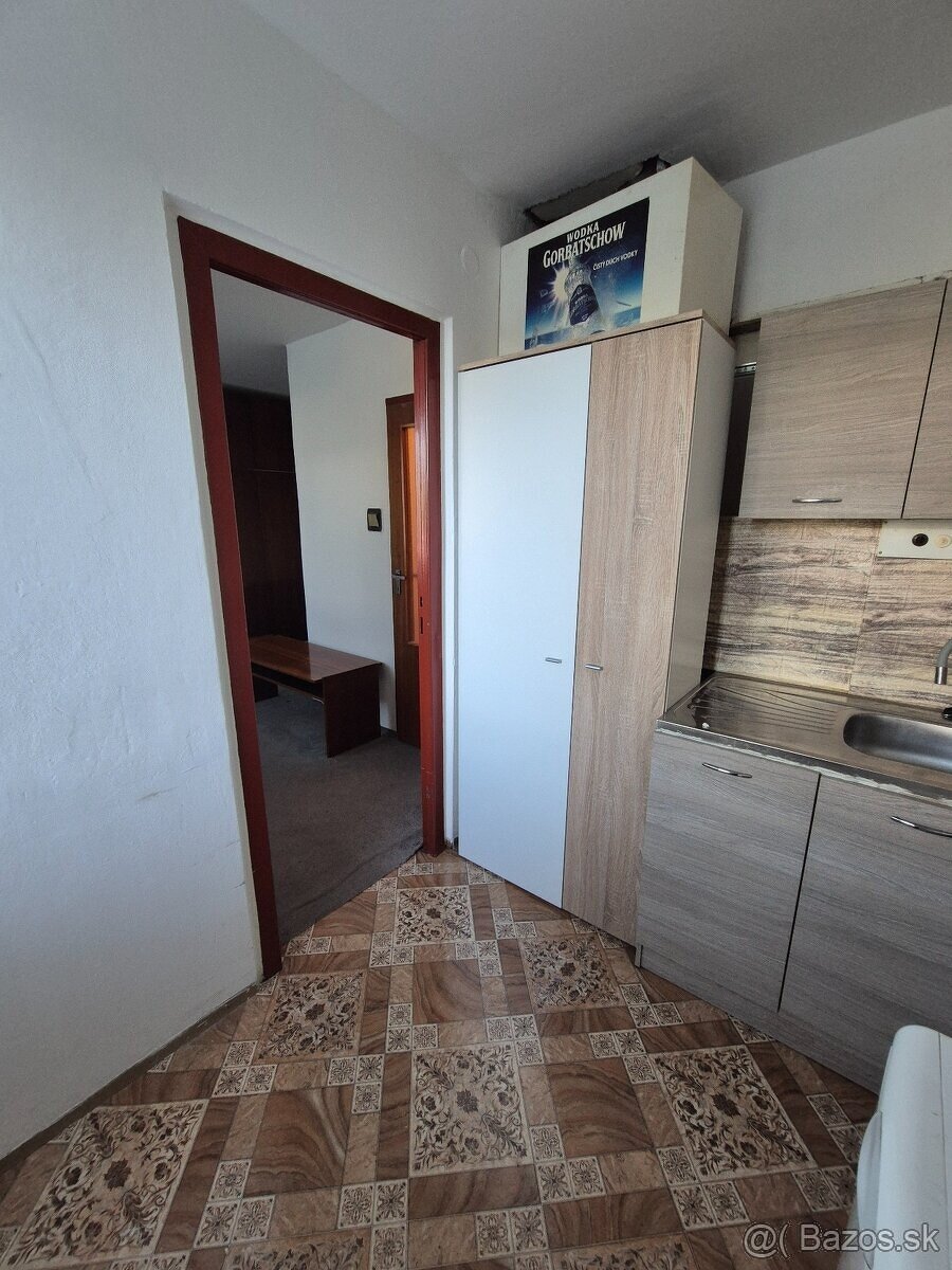 Predám 1 iz. byt, ul. Družstevná, Komárno - 4